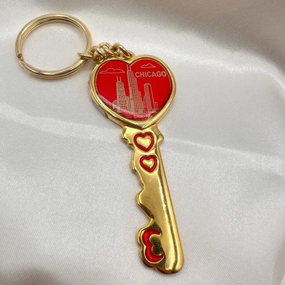Vintage Y2K Chicago Gold Tone Red Enamel Heart Key Keychain Classic Jewelry